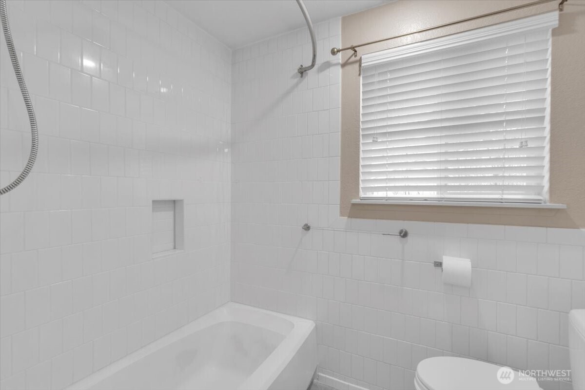 5706 99th Street Ct E, Puyallup, WA 98373-1082