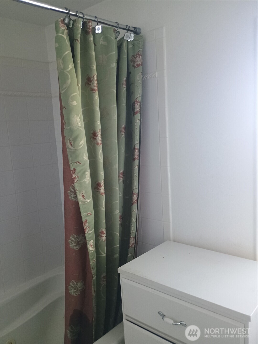 2908 N Lawrence Street , Tacoma, WA 98407