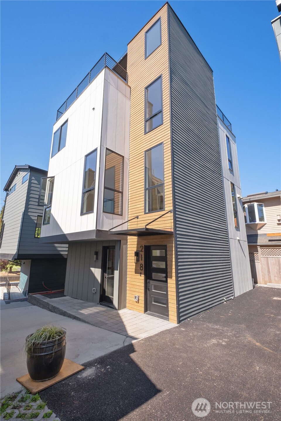 218 21st Avenue E, Seattle, WA 98112