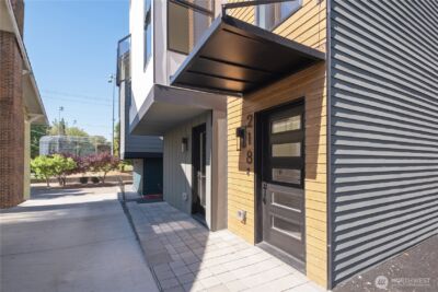 218 21st Avenue E, Seattle, WA 98112 - Photo 2