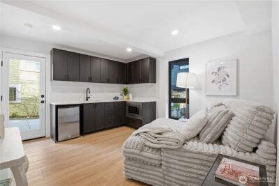 218 21st Avenue E, Seattle, WA 98112 - Photo 4