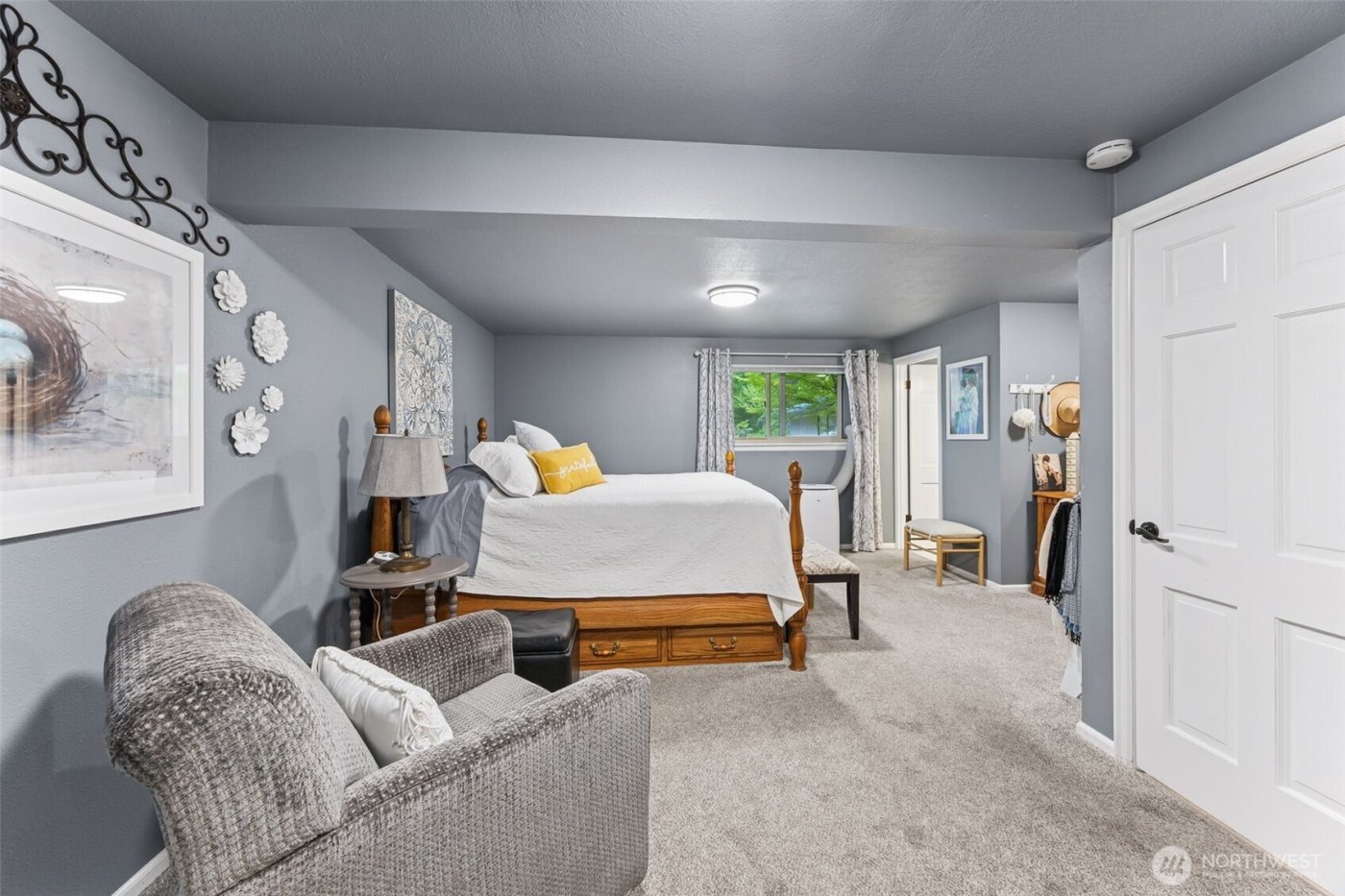 5700 Cooper Point Road NW, Olympia, WA 98502