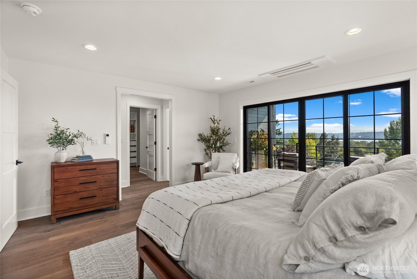 6917 57th Avenue NE, Seattle, WA 98115