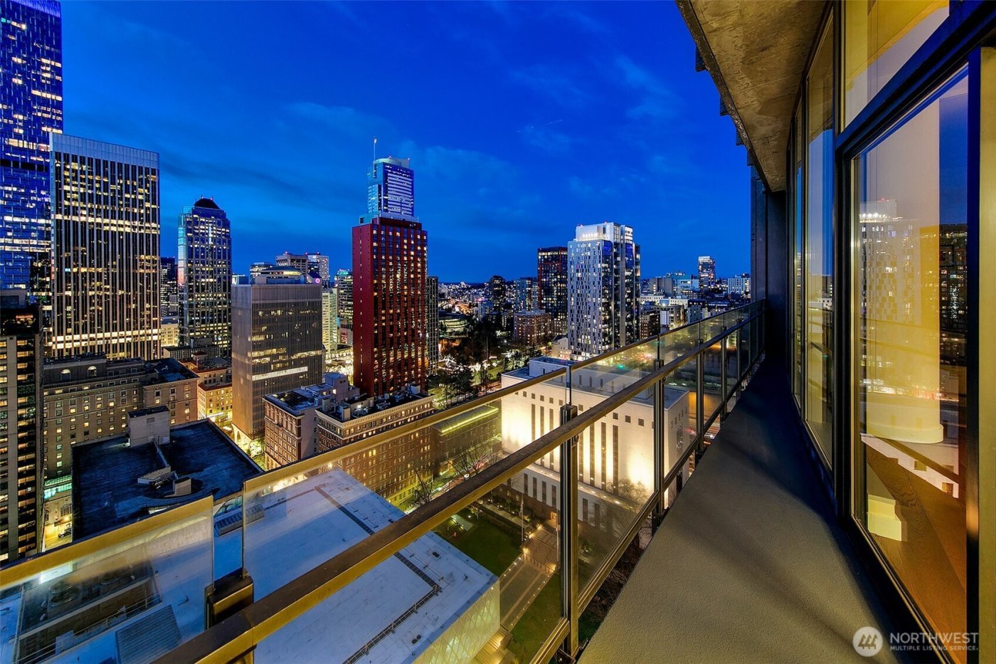 909 5th Avenue #2301, Seattle, WA 98164