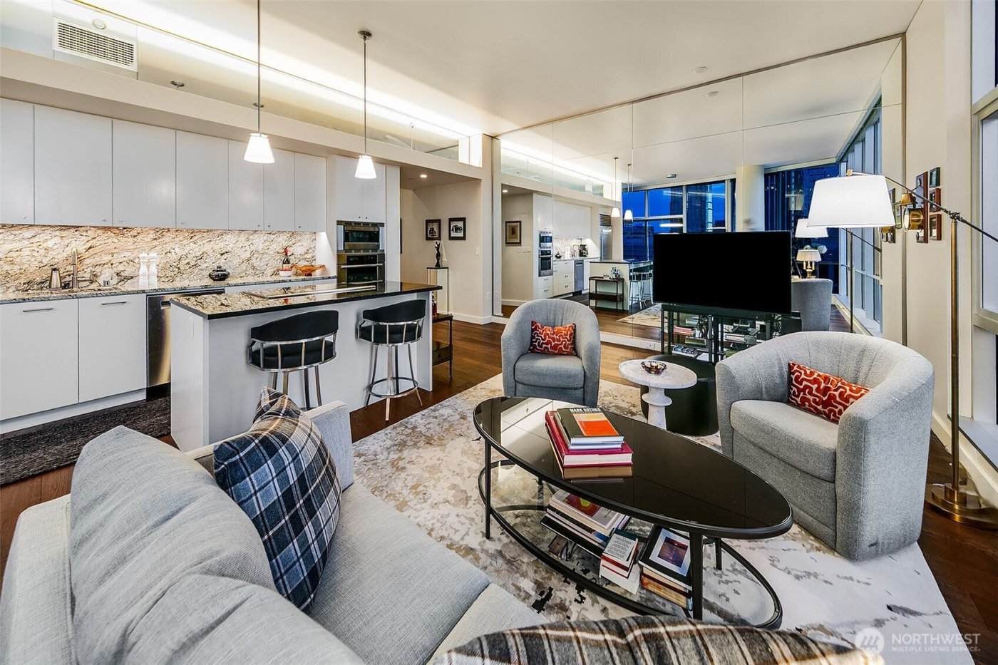 909 5th Avenue #2301, Seattle, WA 98164