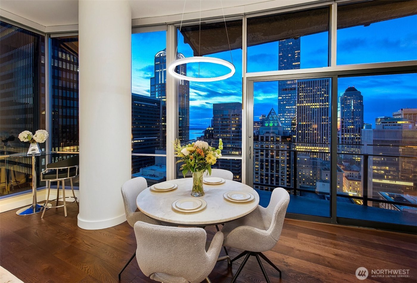 909 5th Avenue #2301, Seattle, WA 98164