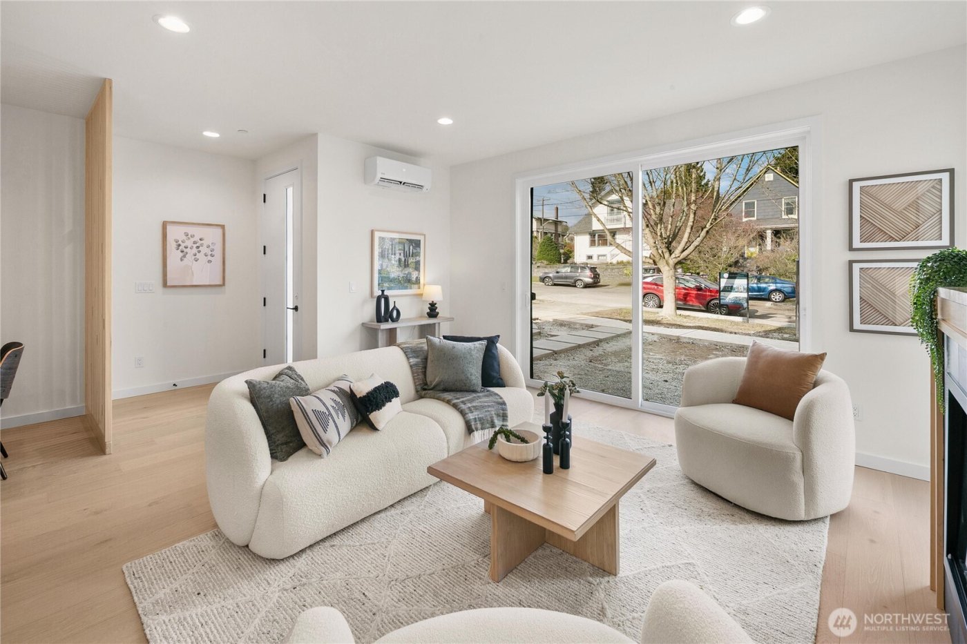 2851 NW 70th Street , Seattle, WA 98117