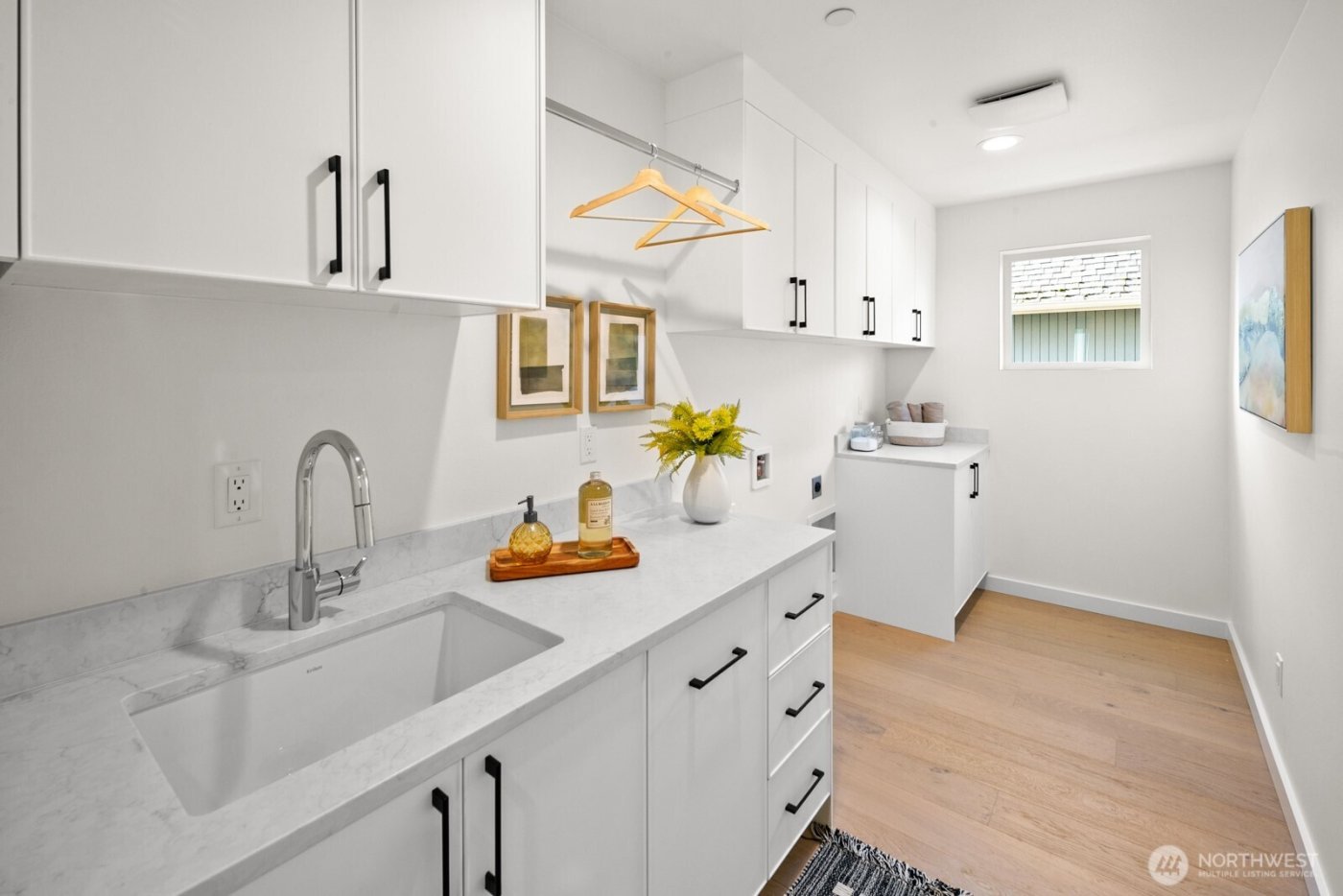 2851 NW 70th Street , Seattle, WA 98117