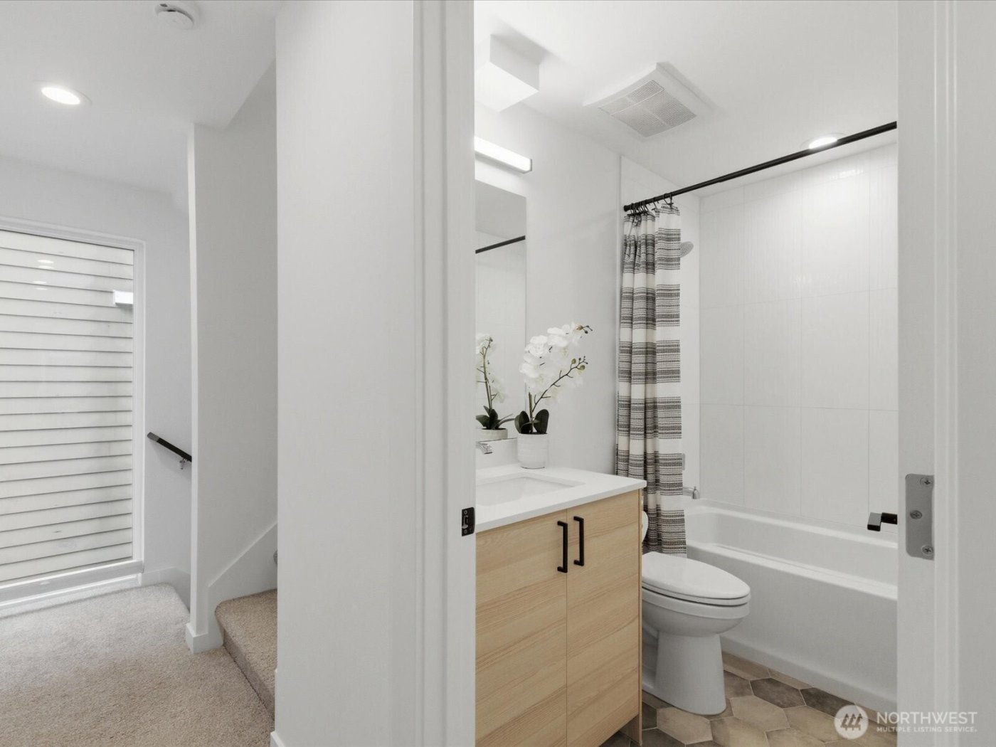 909 Hiawatha Place S #C, Seattle, WA 98144