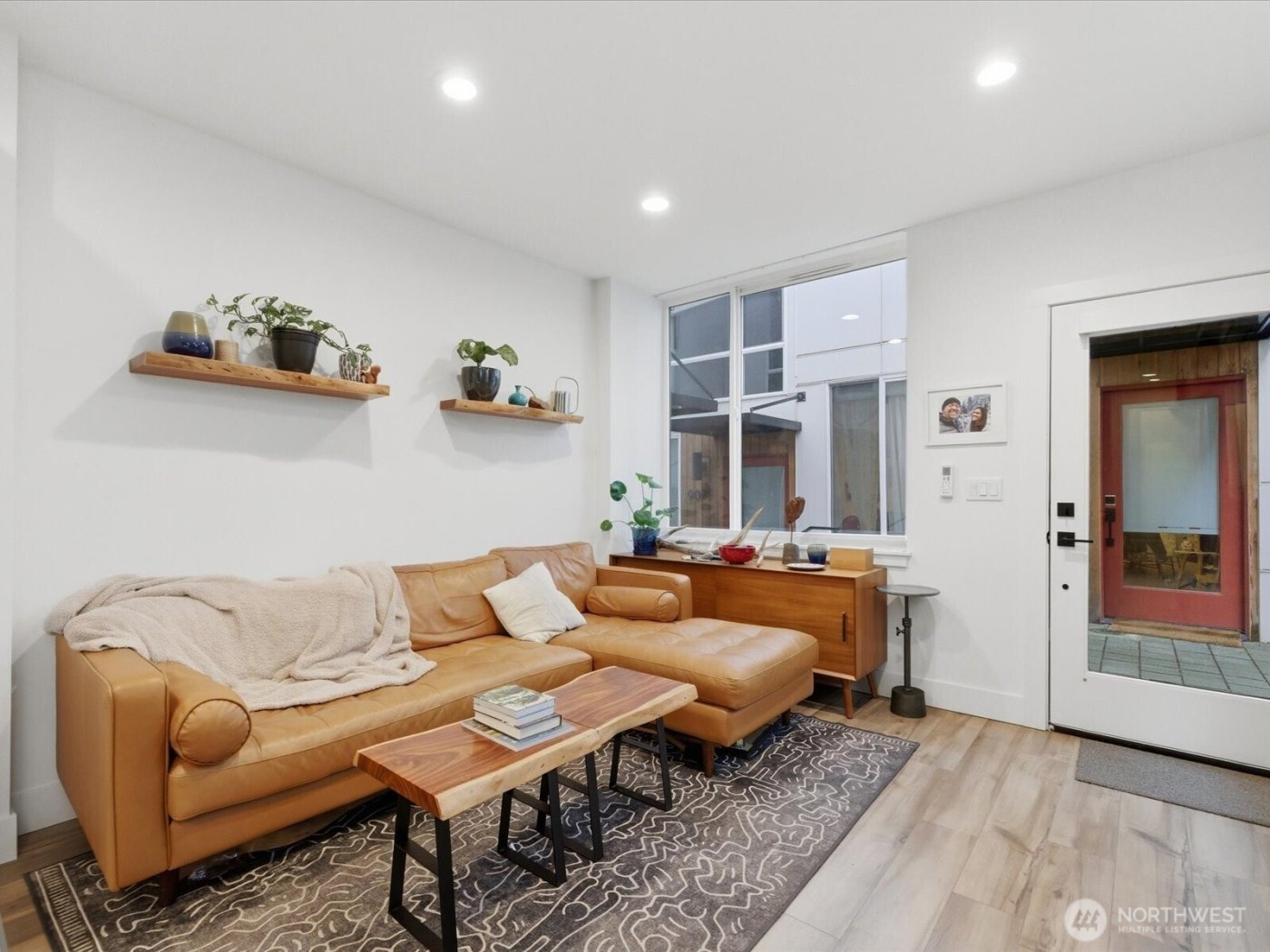 909 Hiawatha Place S #C, Seattle, WA 98144