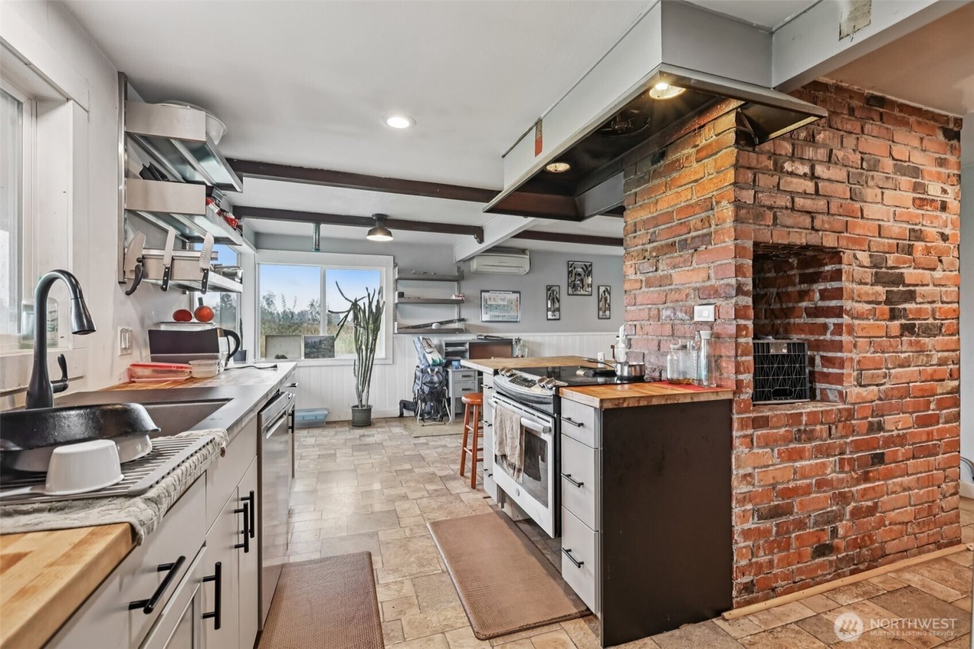 8754 Peavey Road , Sedro Woolley, WA 98284