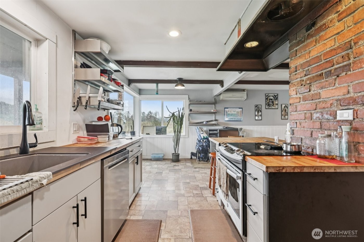 8754 Peavey Road , Sedro Woolley, WA 98284