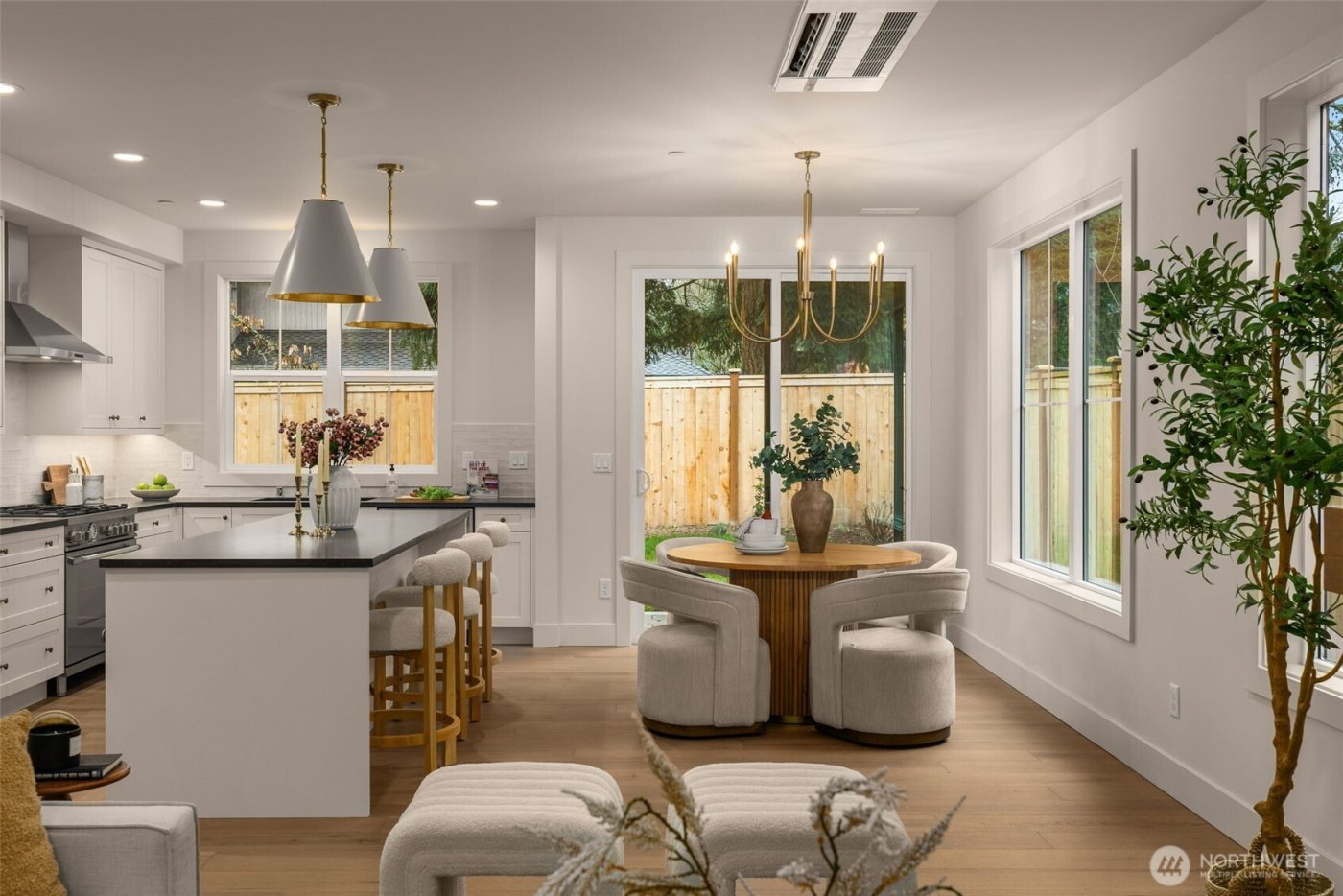 10618 NE 54th Lane , Kirkland, WA 98033