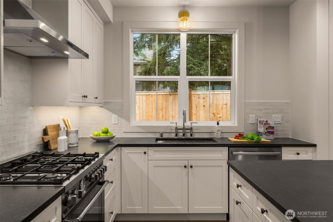 10618 NE 54th Lane , Kirkland, WA 98033