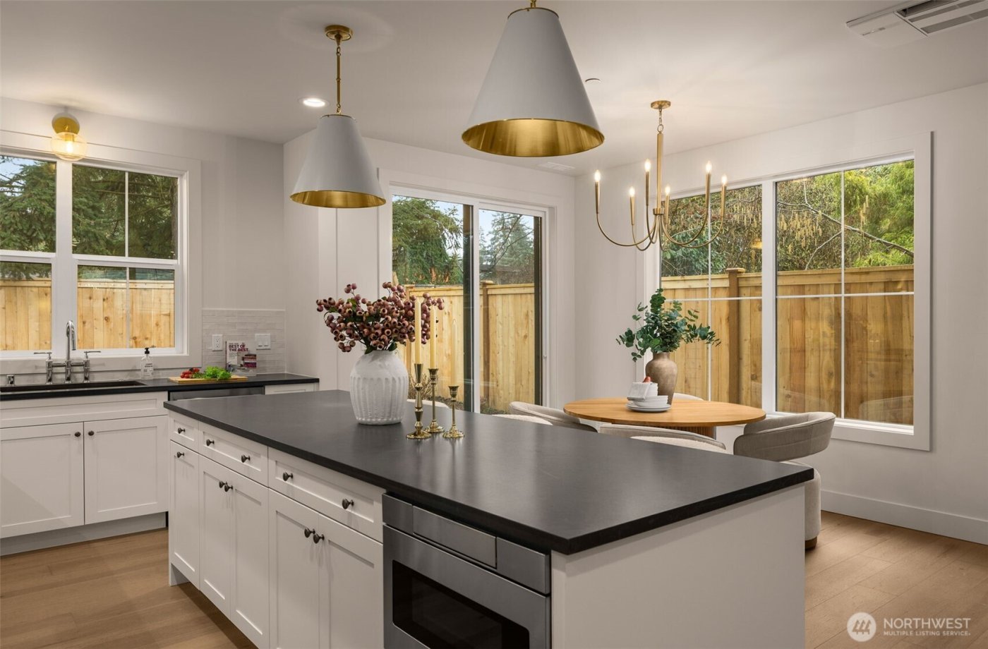 10618 NE 54th Lane , Kirkland, WA 98033