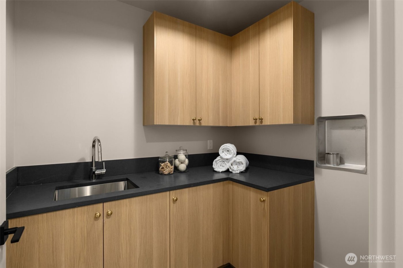 10618 NE 54th Lane , Kirkland, WA 98033