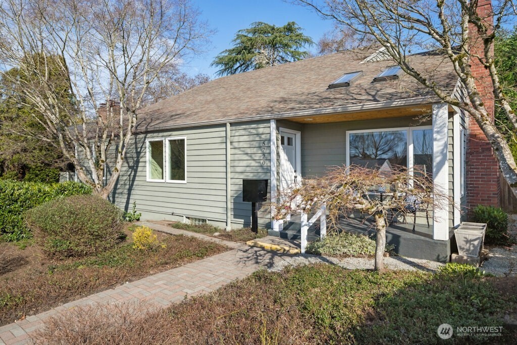 5720 59th Avenue NE, Seattle, WA 98105-2028