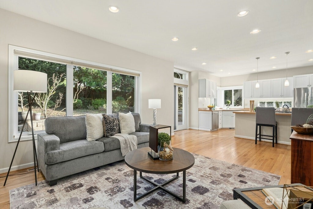 5720 59th Avenue NE, Seattle, WA 98105-2028