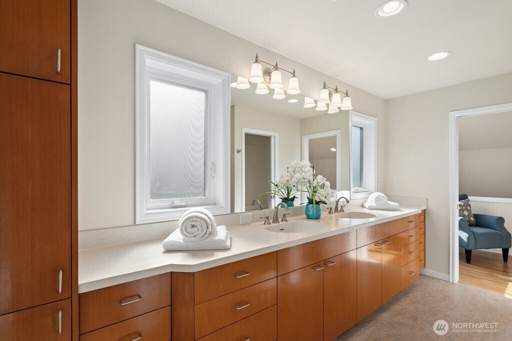 5720 59th Avenue NE, Seattle, WA 98105-2028