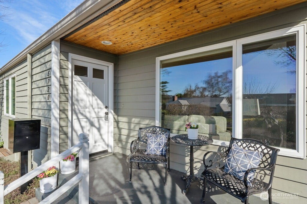 5720 59th Avenue NE, Seattle, WA 98105-2028