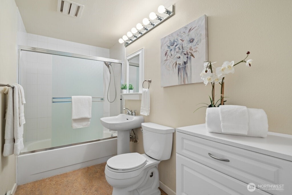 5720 59th Avenue NE, Seattle, WA 98105-2028