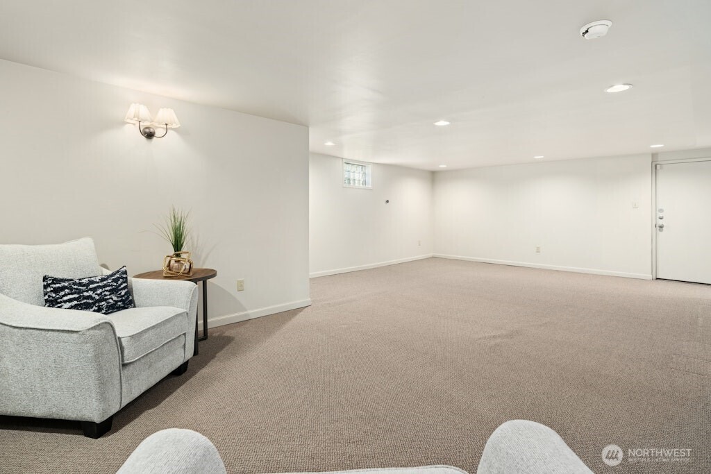 5720 59th Avenue NE, Seattle, WA 98105-2028