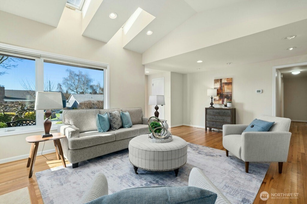 5720 59th Avenue NE, Seattle, WA 98105-2028