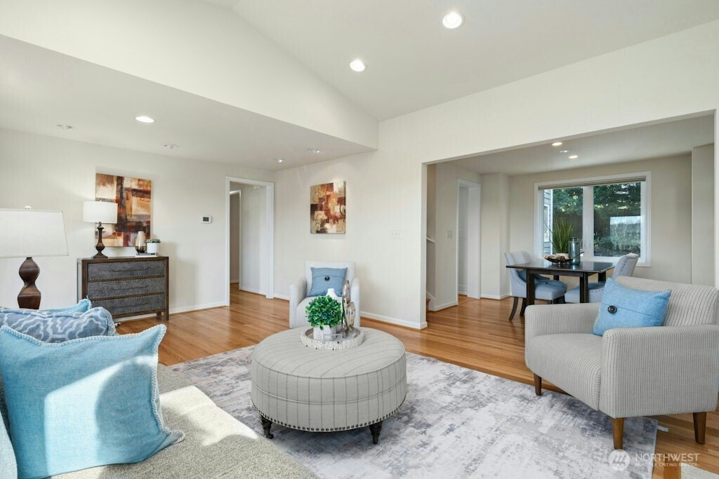 5720 59th Avenue NE, Seattle, WA 98105-2028