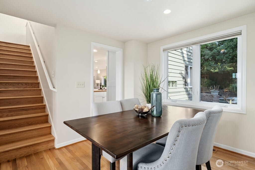 5720 59th Avenue NE, Seattle, WA 98105-2028