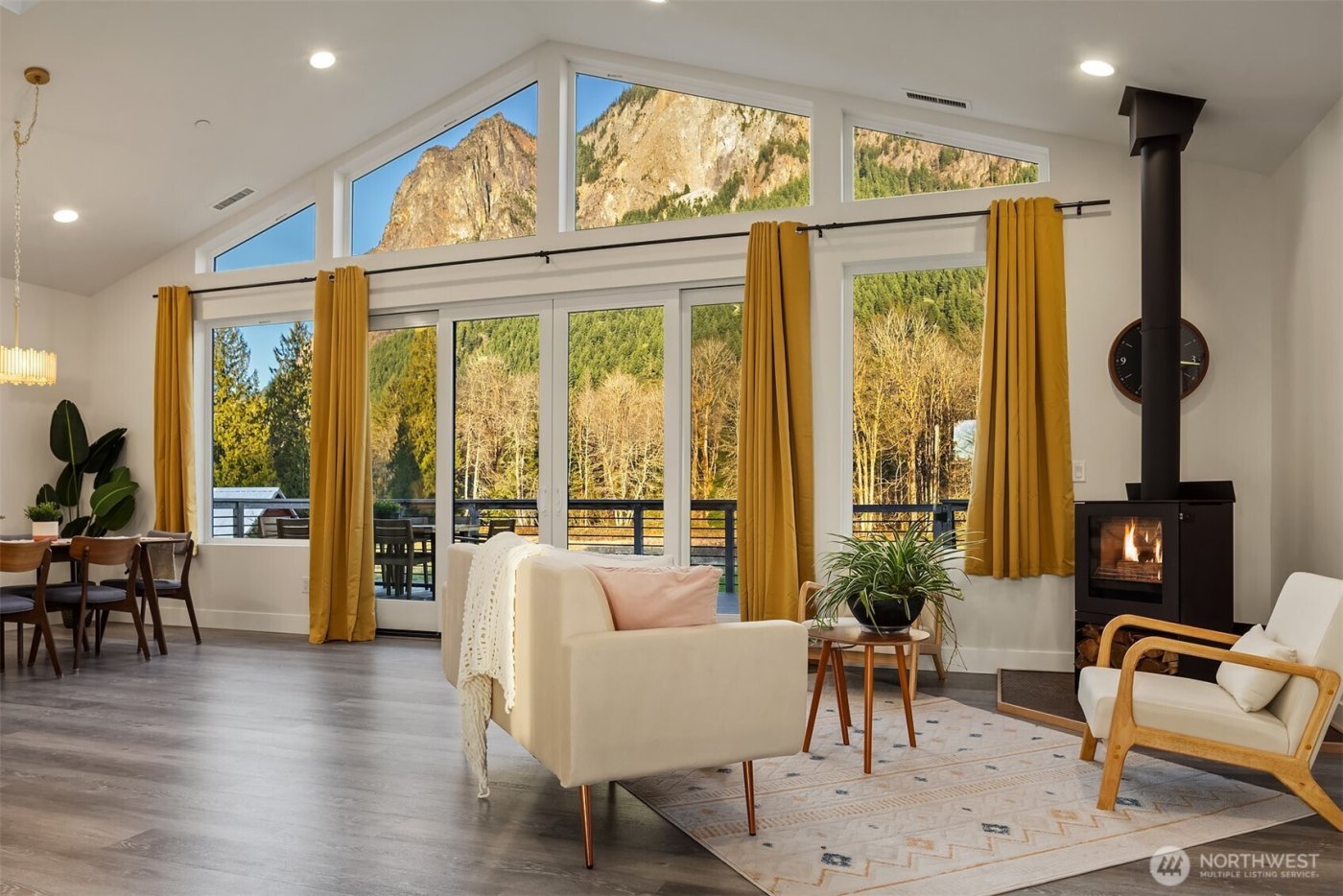 10210 428th Avenue SE, North Bend, WA 98045-9498