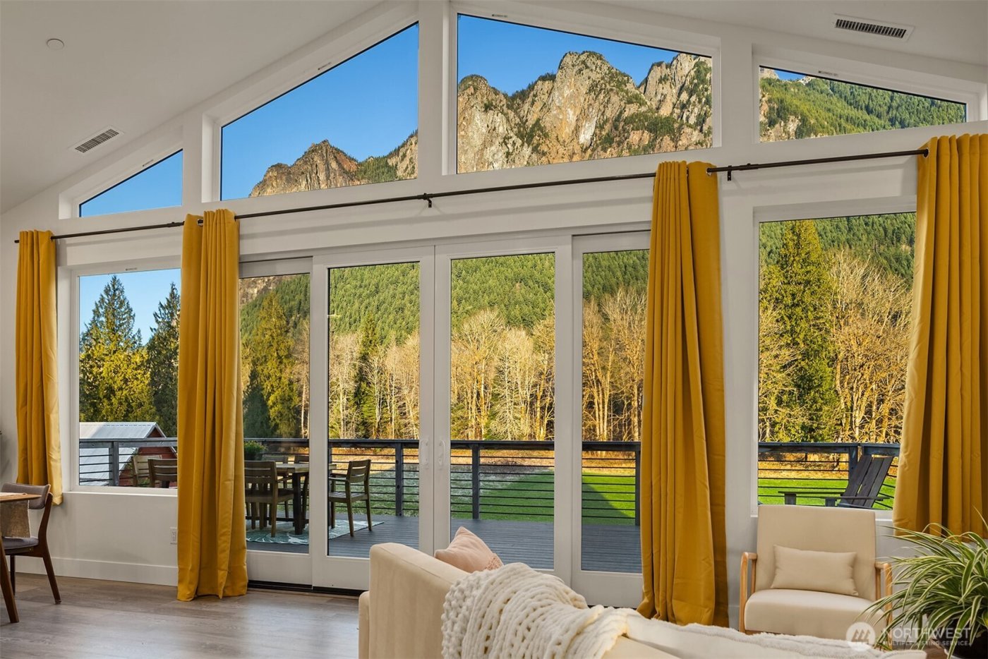 10210 428th Avenue SE, North Bend, WA 98045-9498