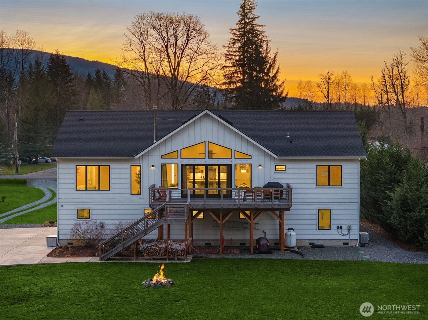 10210 428th Avenue SE, North Bend, WA 98045-9498