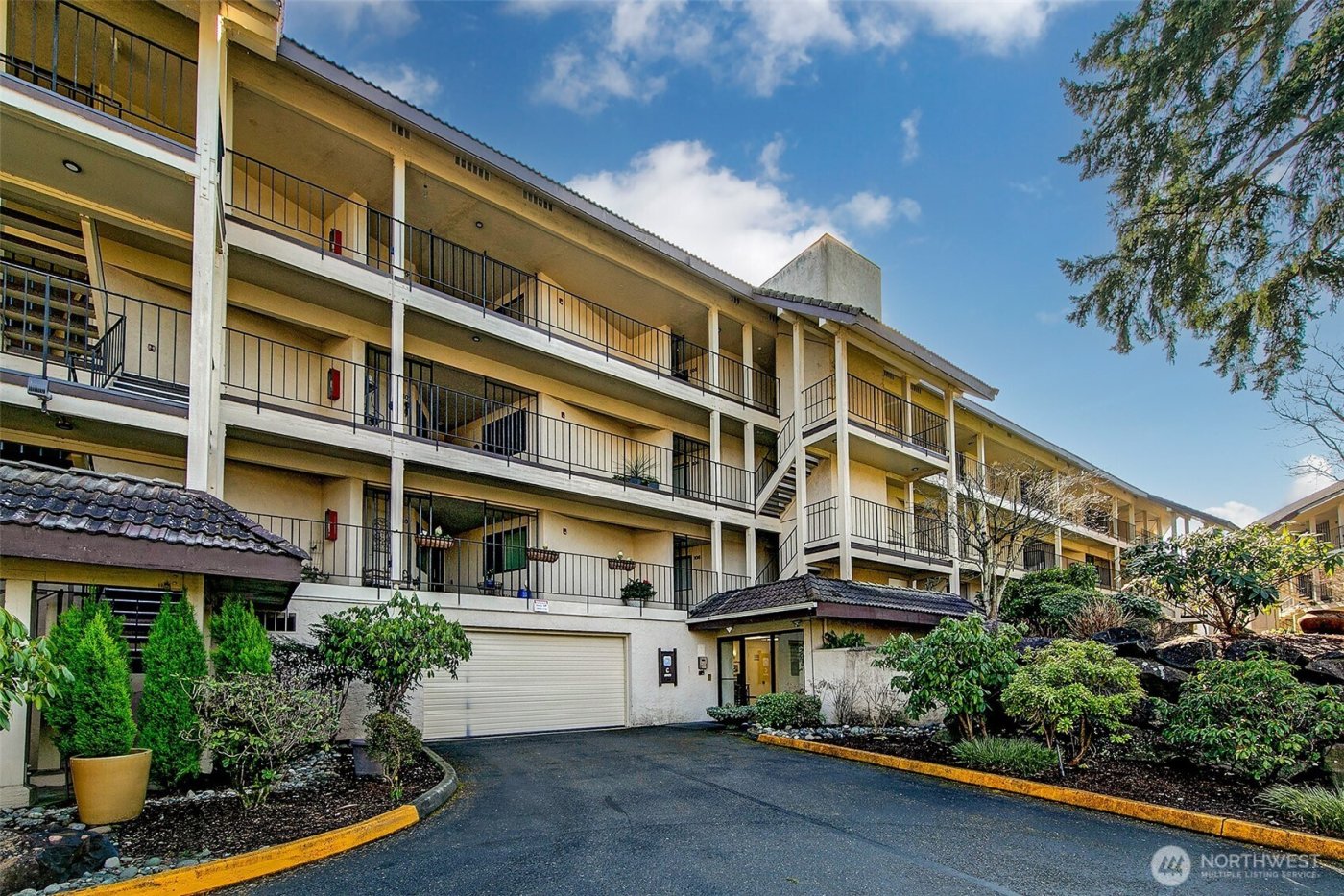 16929 Inglewood Road NE #C305, Kenmore, WA 98028