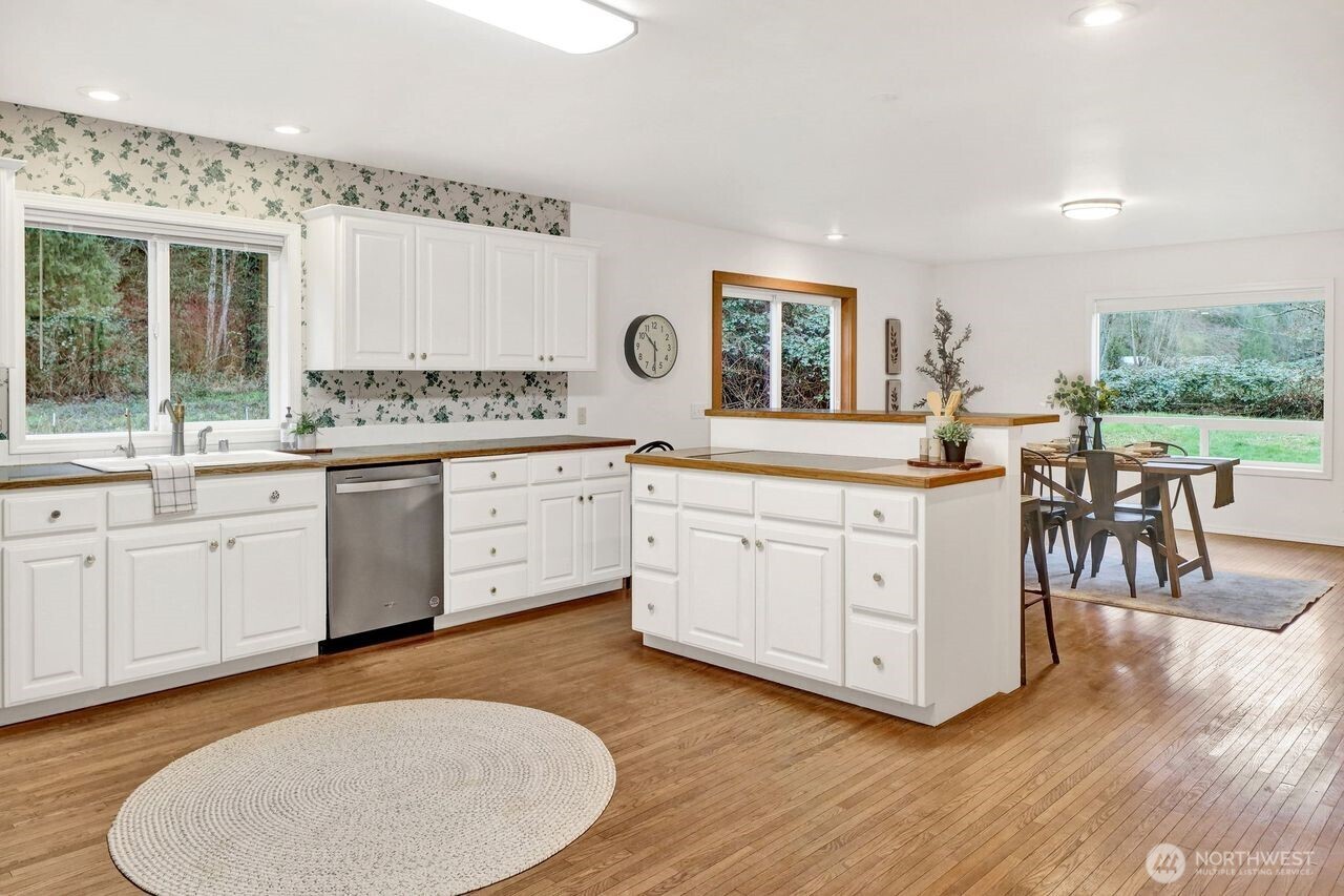 5242 Scarlett Way , Deming, WA 98244