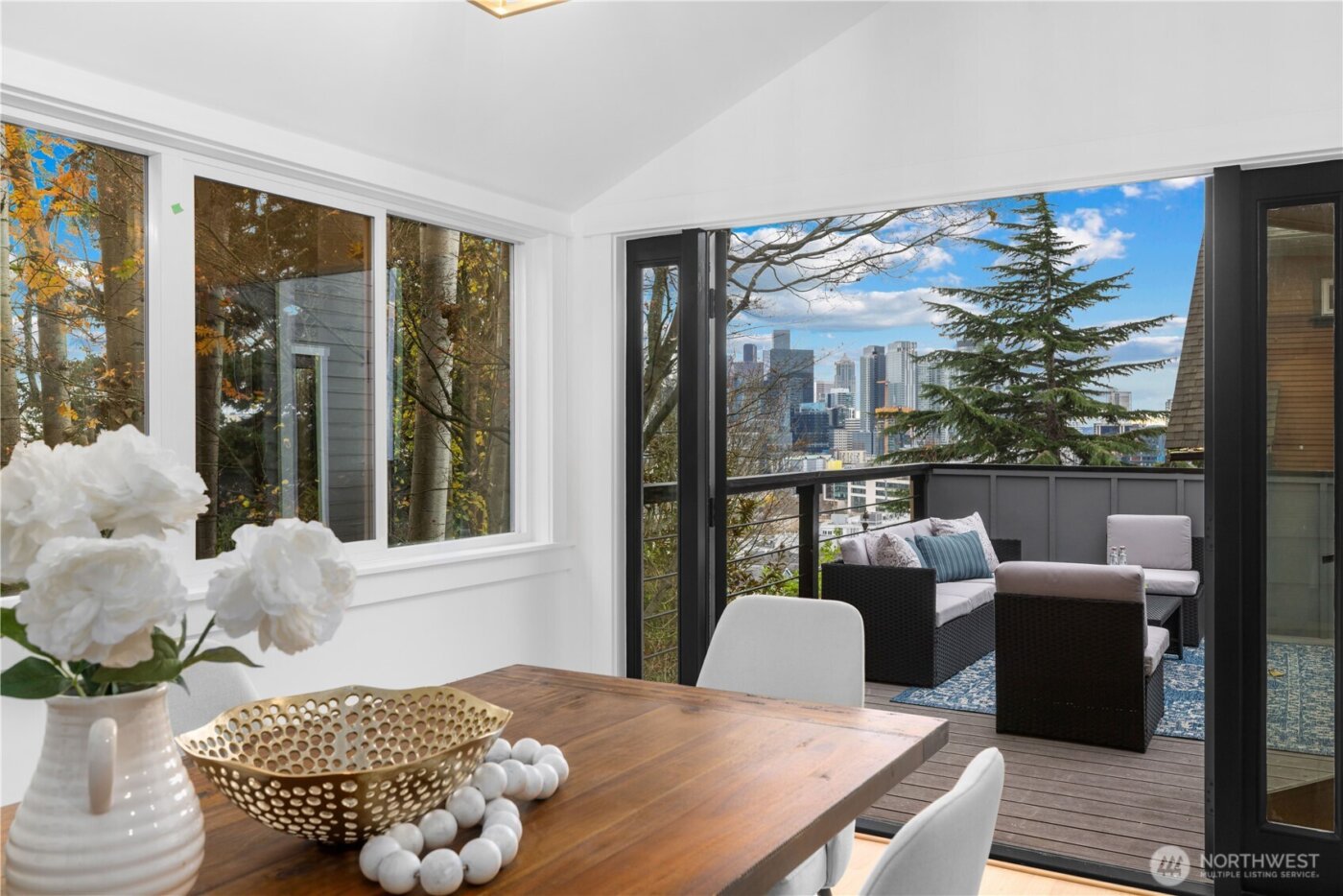 1014 4th Avenue N, Seattle, WA 98109