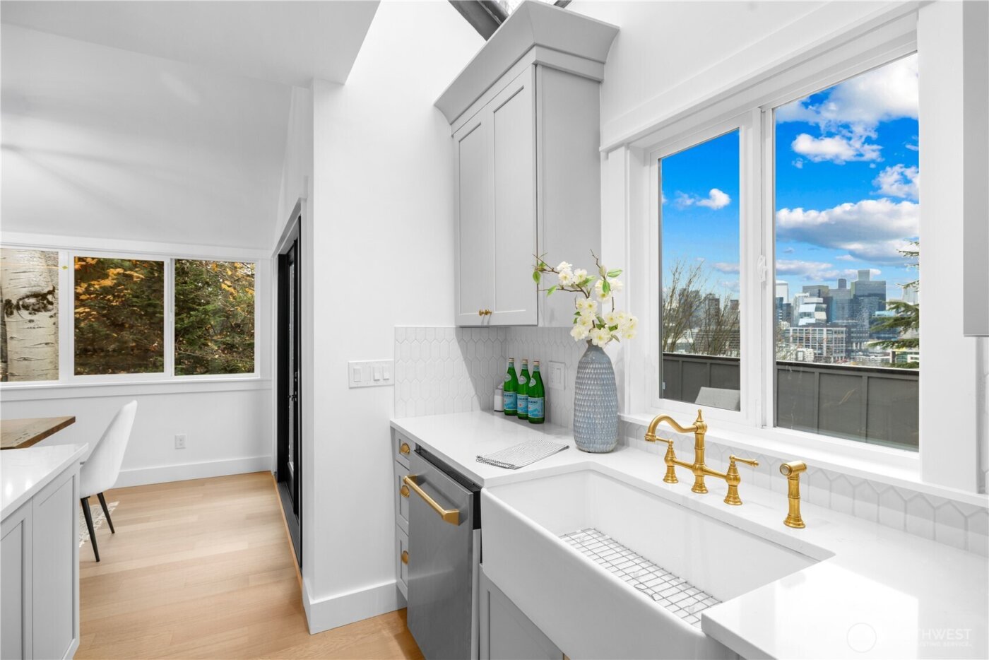 1014 4th Avenue N, Seattle, WA 98109