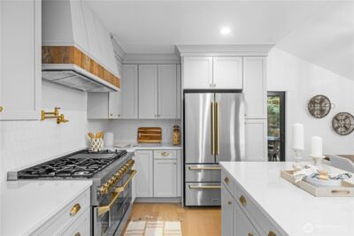 1014 4th Avenue N, Seattle, WA 98109 - Photo 9