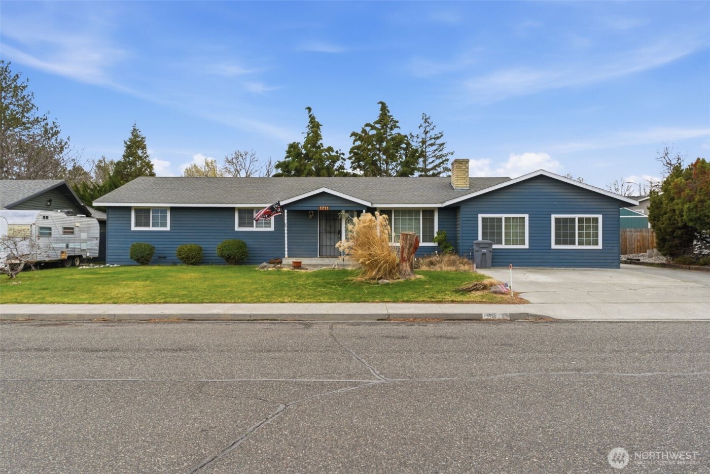 1711 W 15th Avenue , Kennewick, WA 99337
