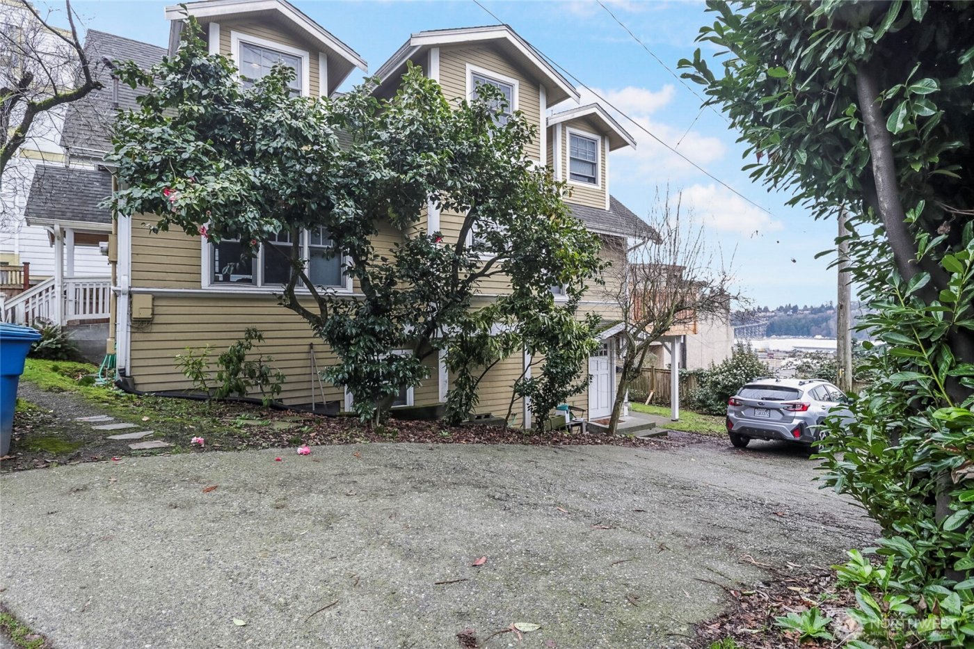 2071 Gilman Drive W, Seattle, WA 98119