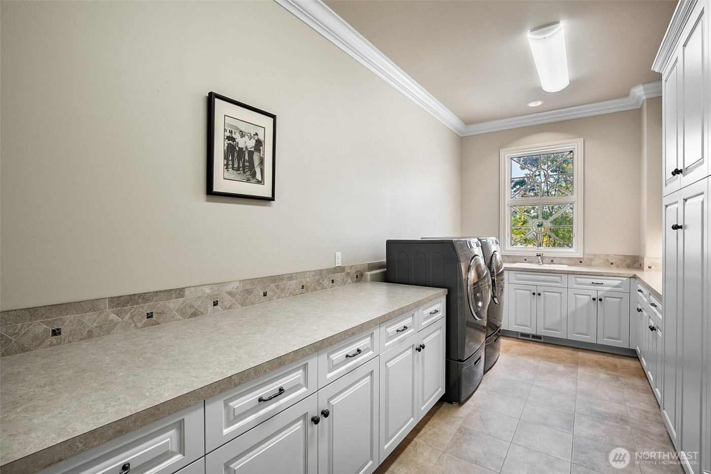 9820 NE 16th Street , Bellevue, WA 98004