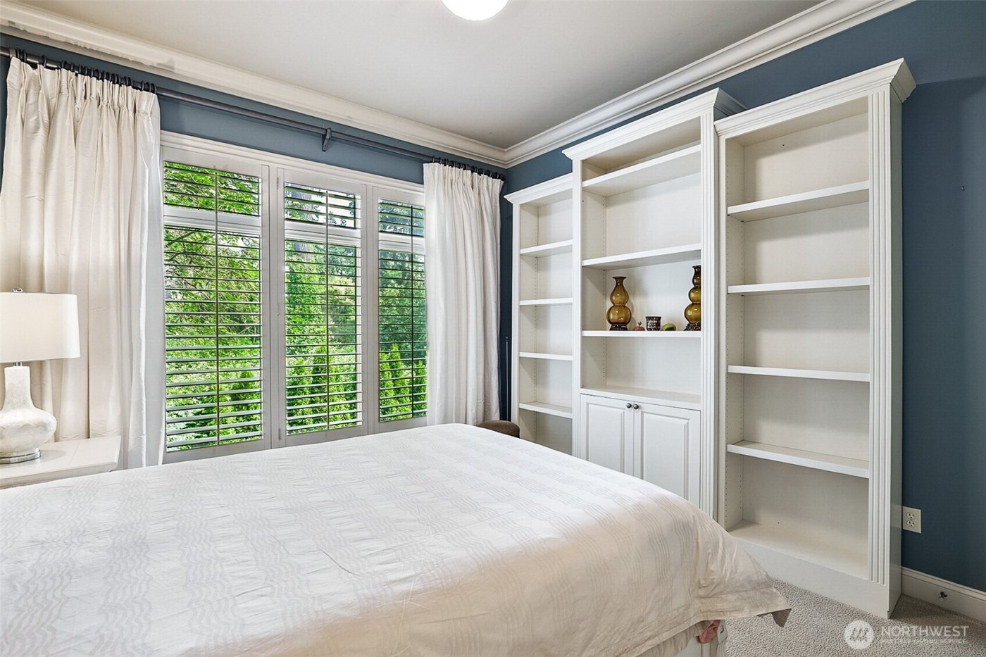 9820 NE 16th Street , Bellevue, WA 98004