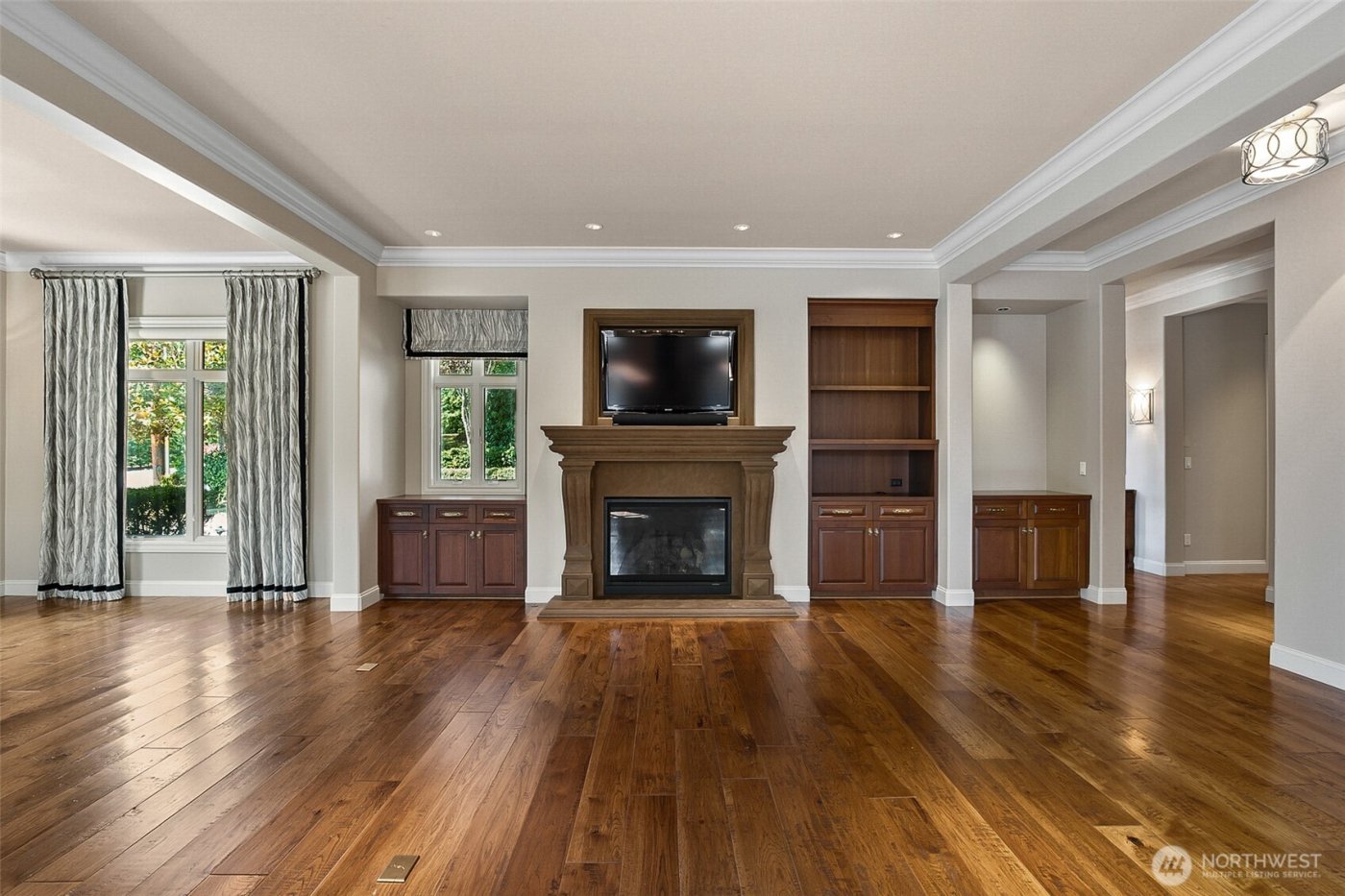 9820 NE 16th Street , Bellevue, WA 98004