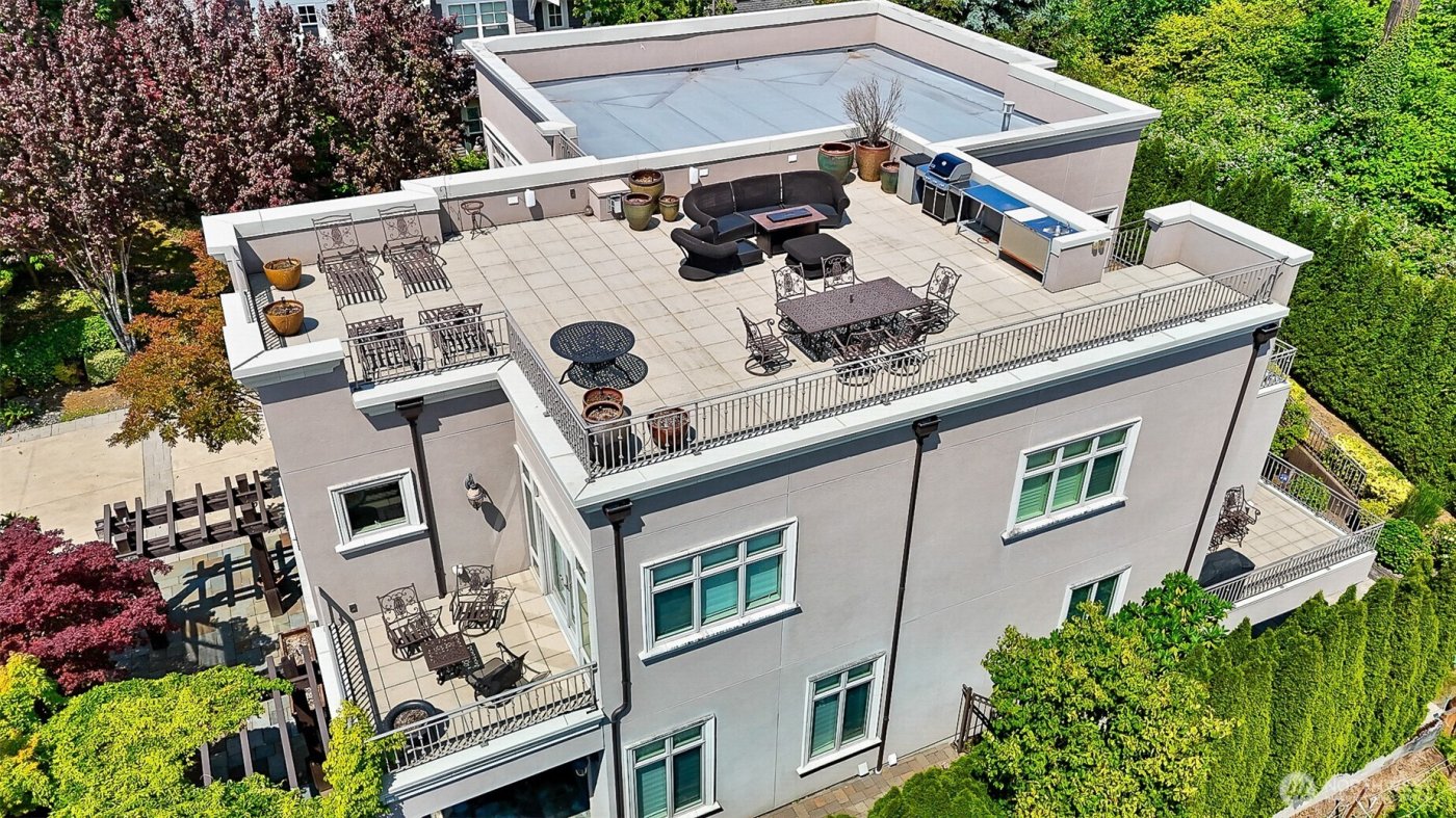 9820 NE 16th Street , Bellevue, WA 98004