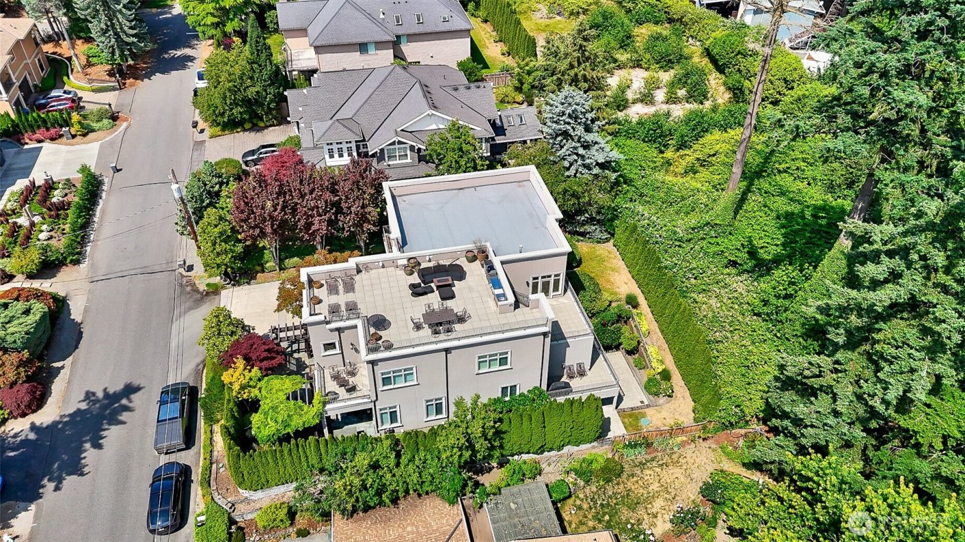 9820 NE 16th Street , Bellevue, WA 98004