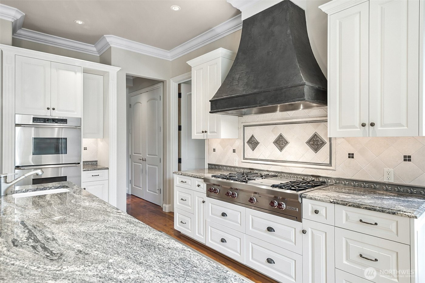 9820 NE 16th Street , Bellevue, WA 98004