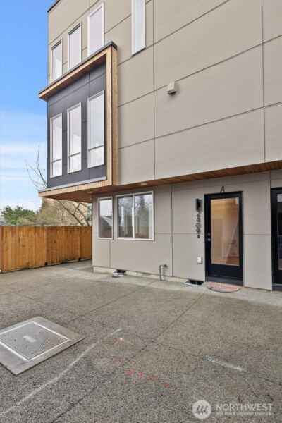 2409 W Boston Street #A, Seattle, WA 98199 - Photo 28