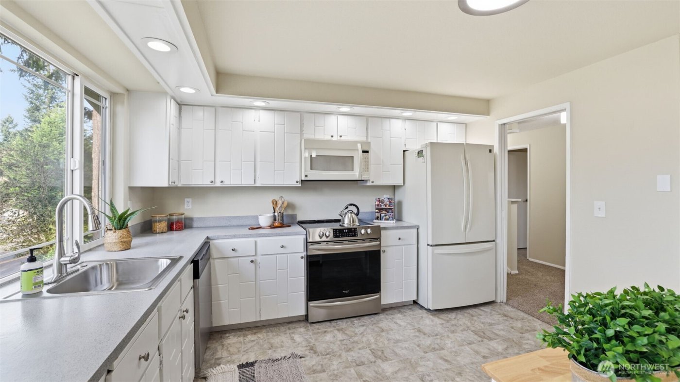 15667 SE Fairwood Boulevard , Renton, WA 98058