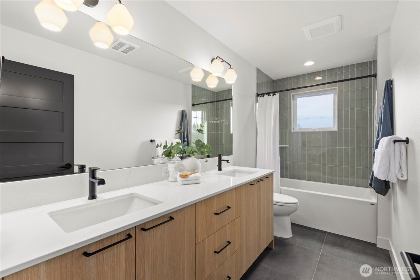 2558 30th Avenue W, Seattle, WA 98199