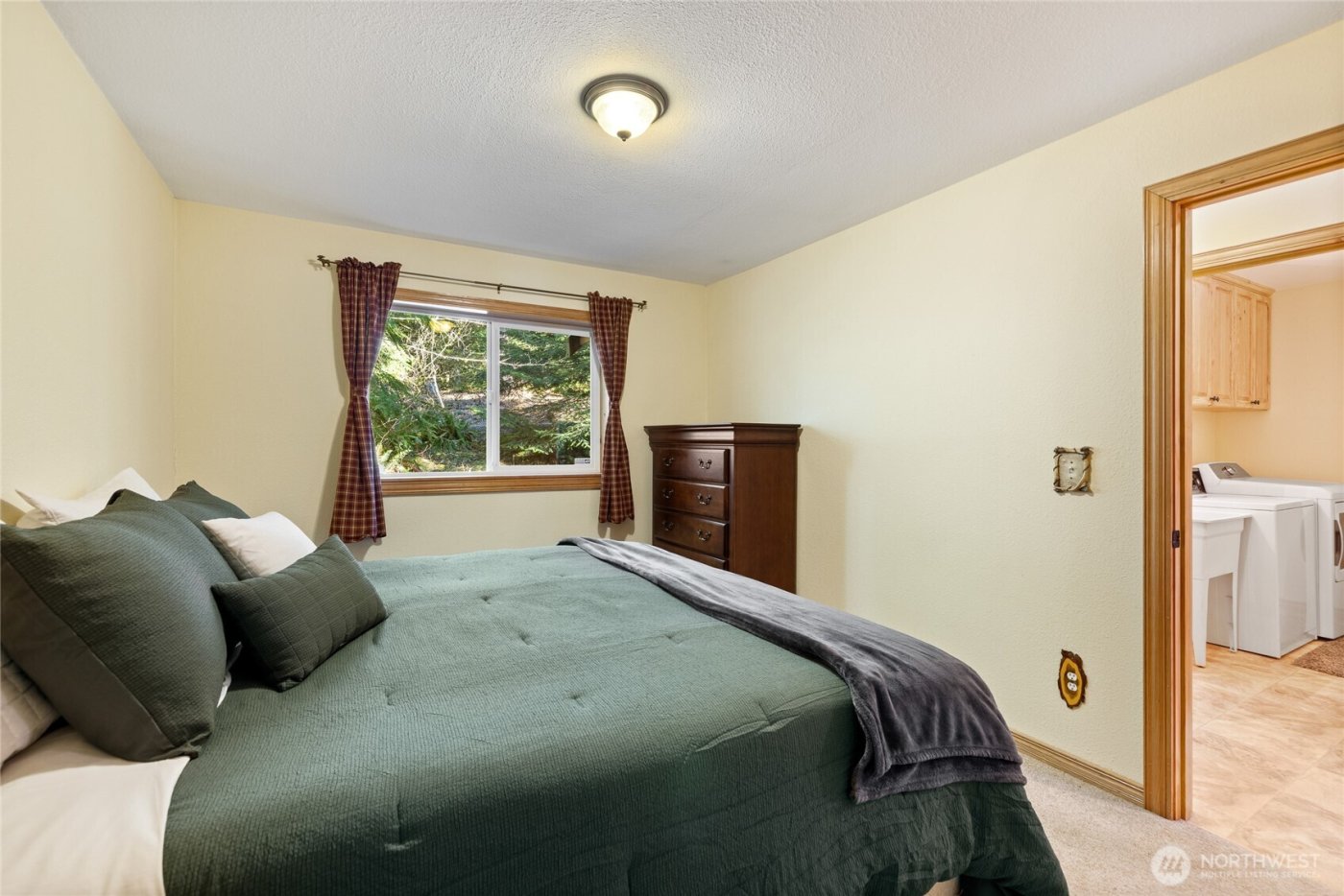 214 Paradise Dr , Ashford, WA 98304