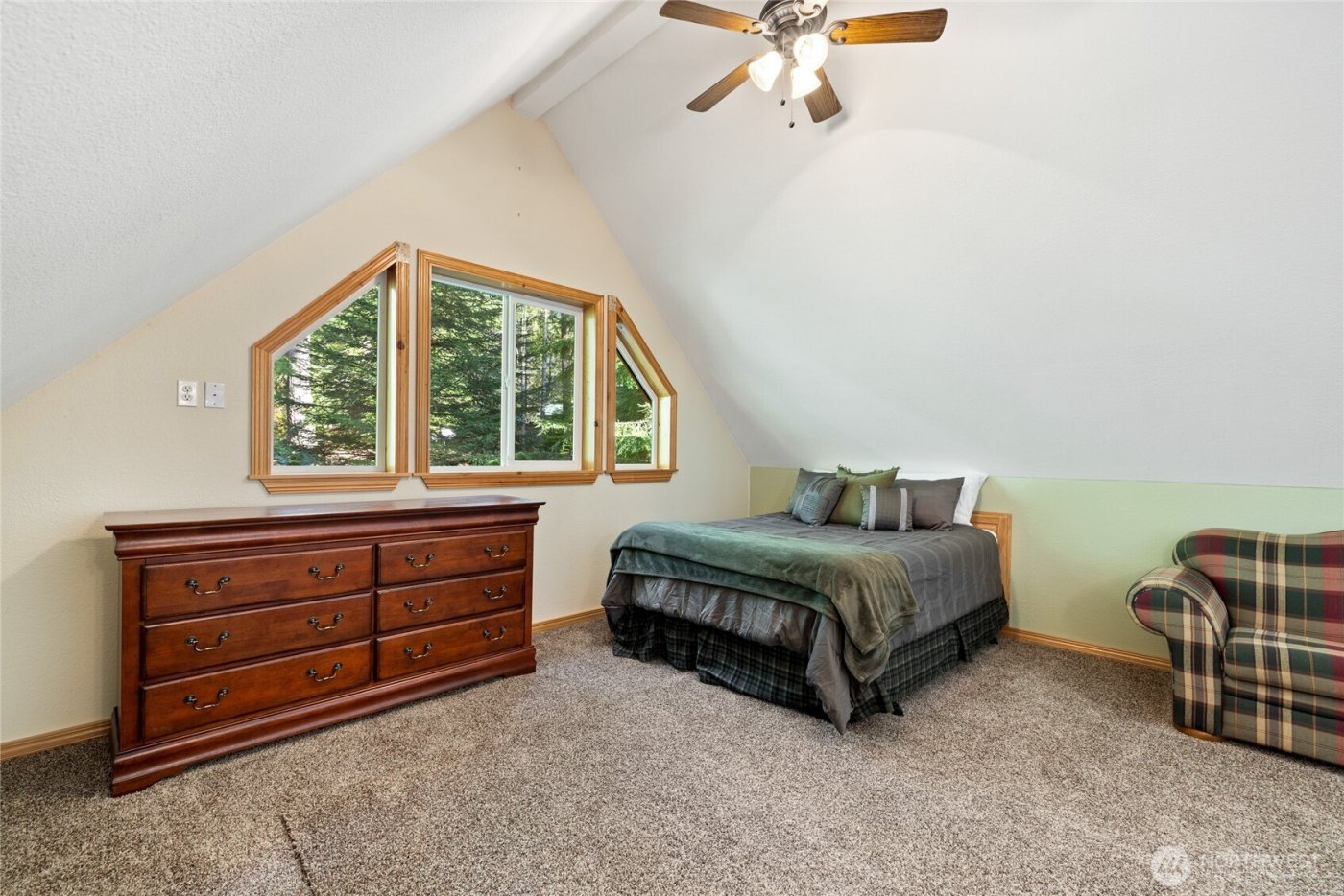 214 Paradise Dr , Ashford, WA 98304